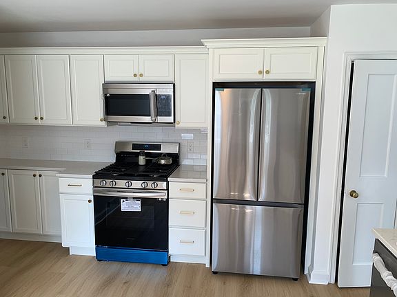 Kitchen (new appliances and cabinets)
