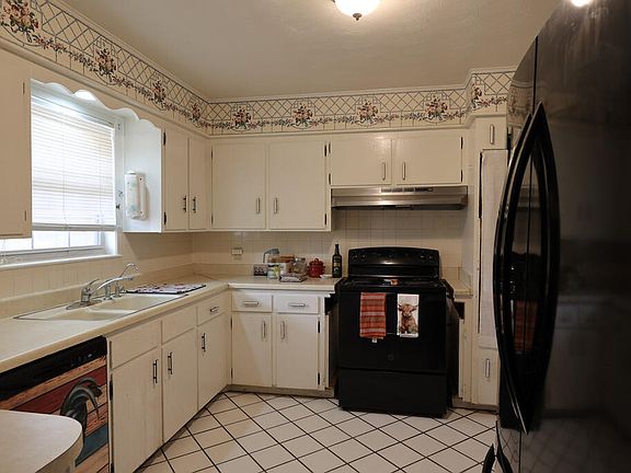 2nd image of 3714 Amherst Ave