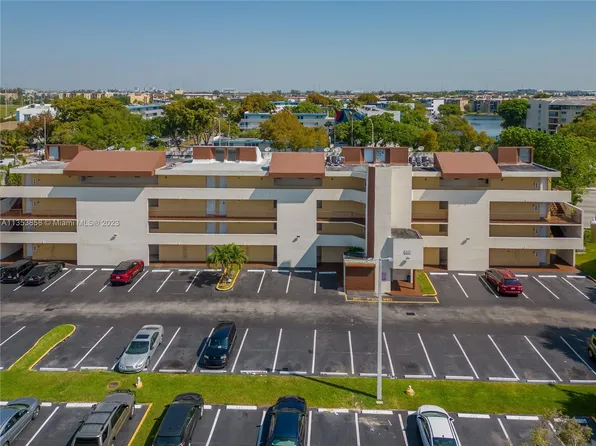 8850 Fontainebleau Blvd APT 206, Miami, FL 33172