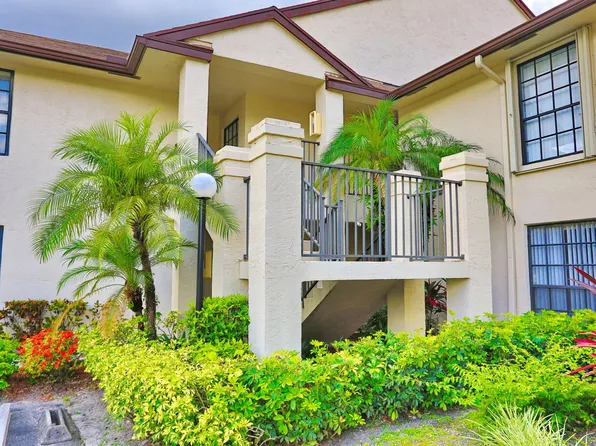3277 Jog Park Drive, Greenacres, FL 33467