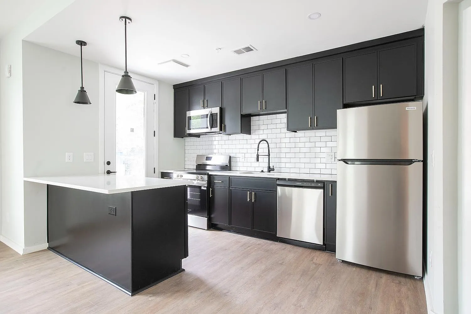 880 North Ave NW - 201 — Photo 1