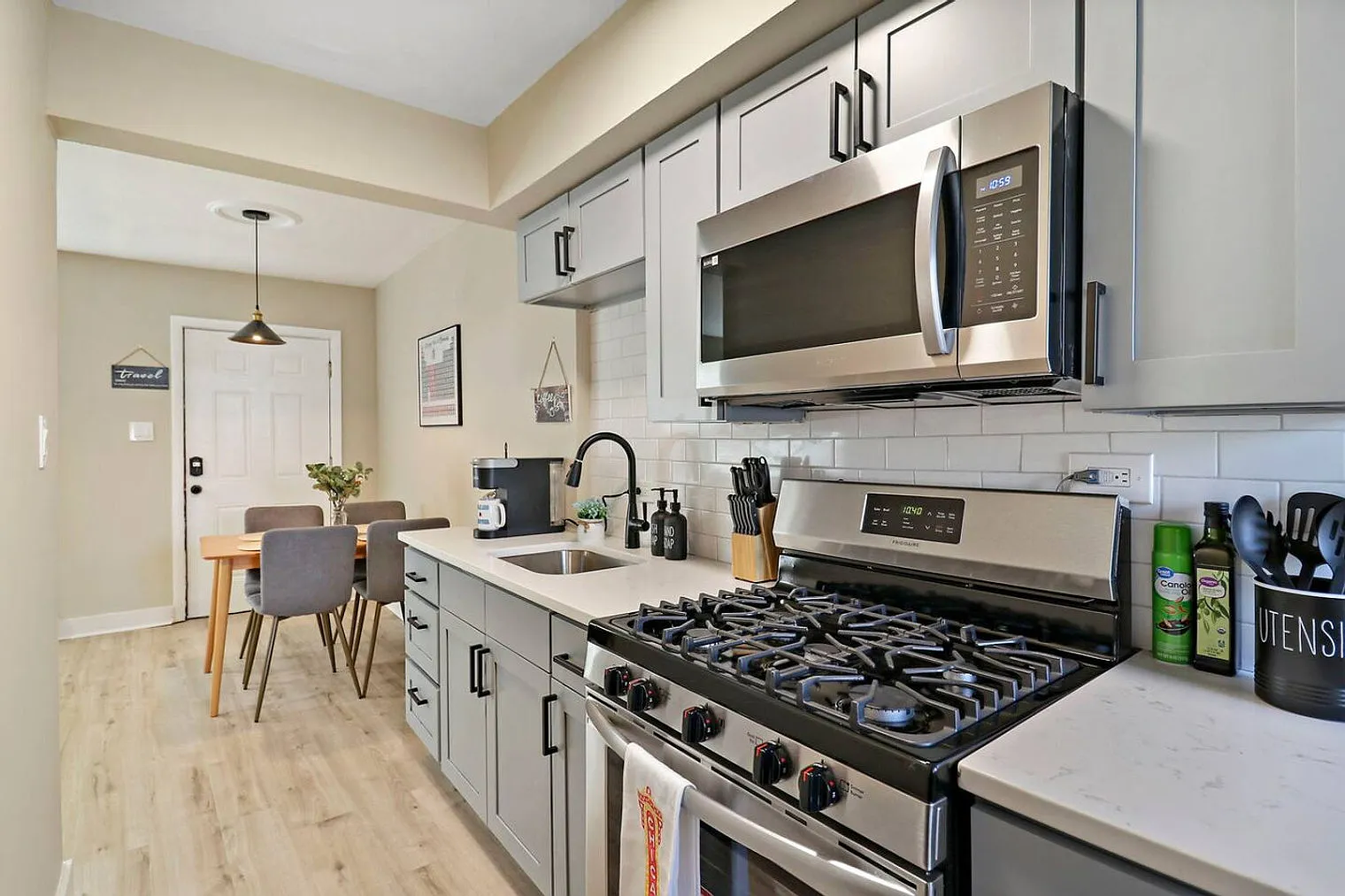 2 bed, 1.0 bath, $2,238 — Photo 3