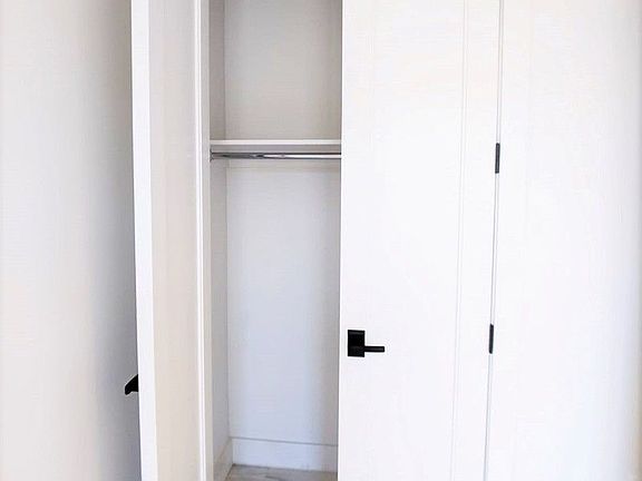 5th image of 73 Starr St #3F1