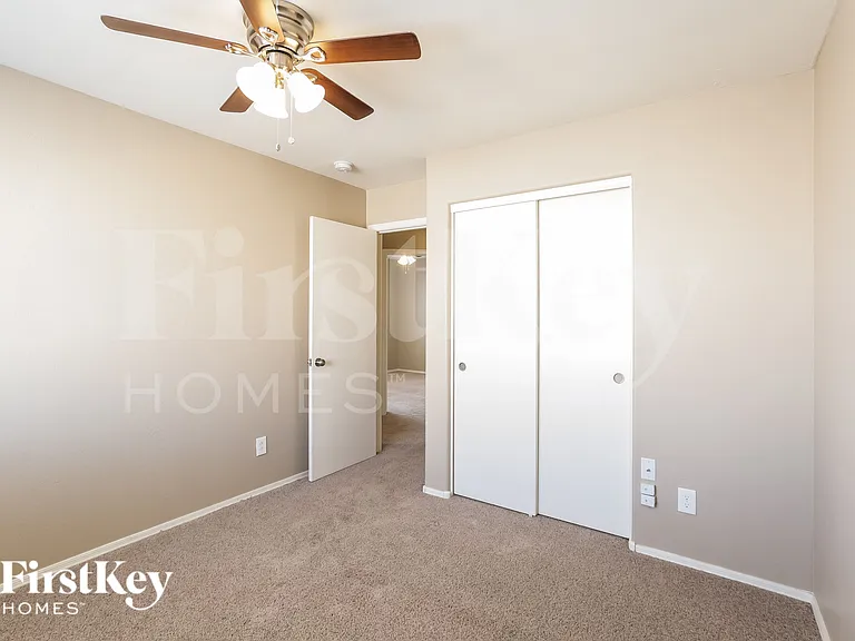 11009 W Frier Dr — Photo 14