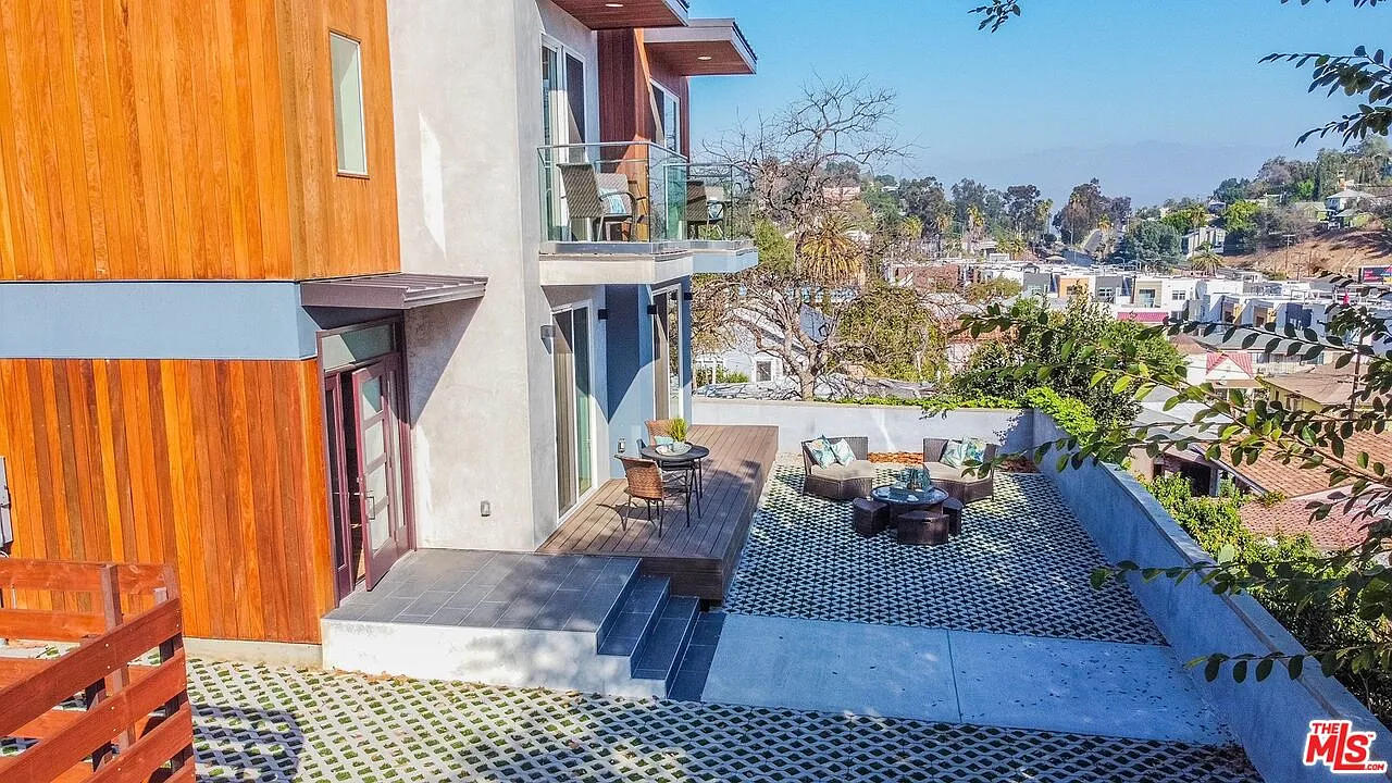 2 bed, 2.5 bath, $5,500 — Photo 2