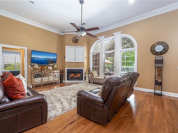 4th image of 409 Lee Road 2099