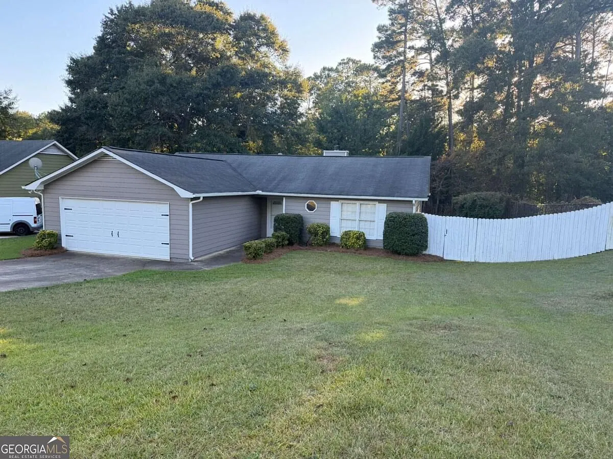 3 bed, 2.0 bath, 1251 sqft, $2,250 — Photo 2