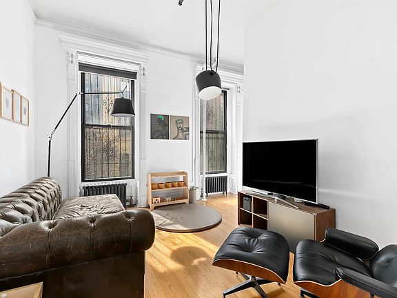 2nd image of 24 W 126th St