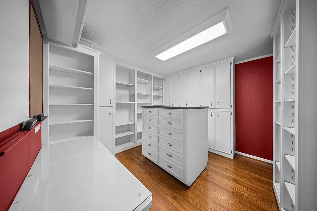 4 bed, 2.5 bath, 4135 sqft, $2,500 — Photo 4