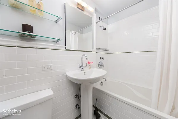 Sold by Sotheby's International Realty | media 17