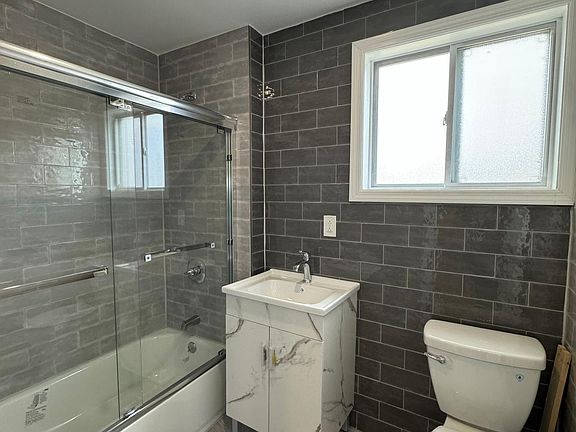 3rd image of 203 N 8th St Floor 1