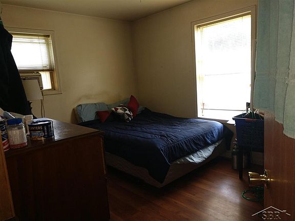 2nd image of 1003 Ash St