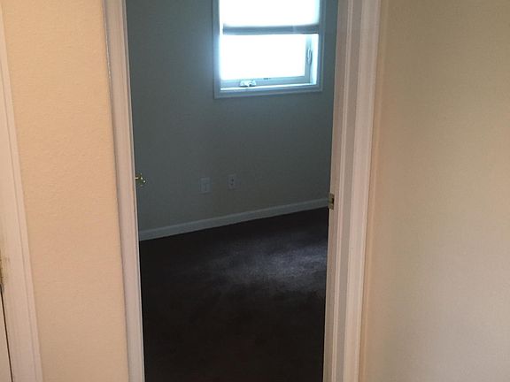 5th image of 605 E Lewis St #2