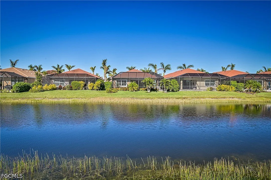 3 bed, 2.0 bath, 1983 sqft, $2,800 — Photo 3