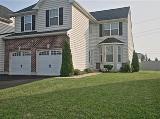1072 Monarch Ln, Breinigsville, PA 18031