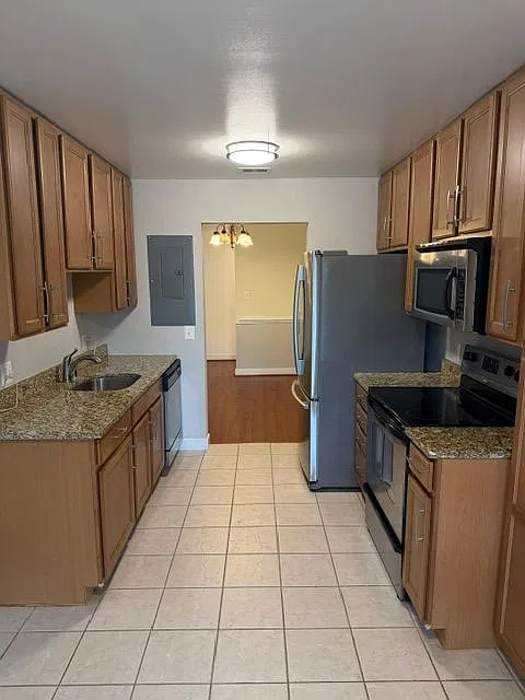 2 bed, 2.0 bath, 1394 sqft, $2,350 — Photo 2