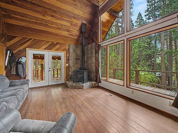 4th image of 27 Oak Ln