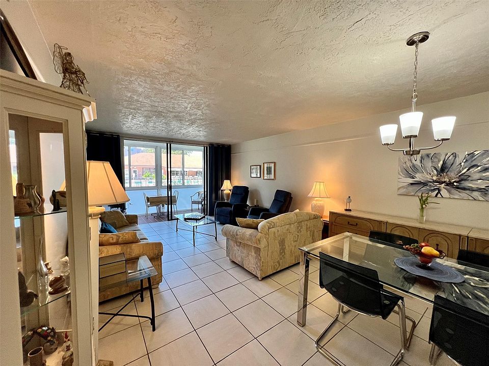 1st image of 2811 Somerset Drive #102