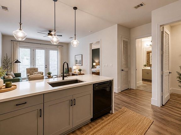 4th image of 1508 Blodgett St #306