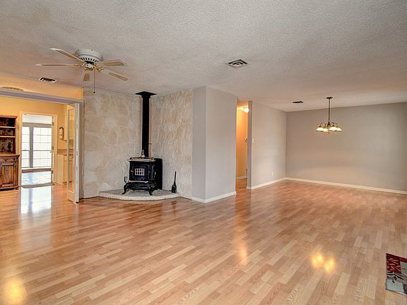 5th image of 129 Tanglewood Ln