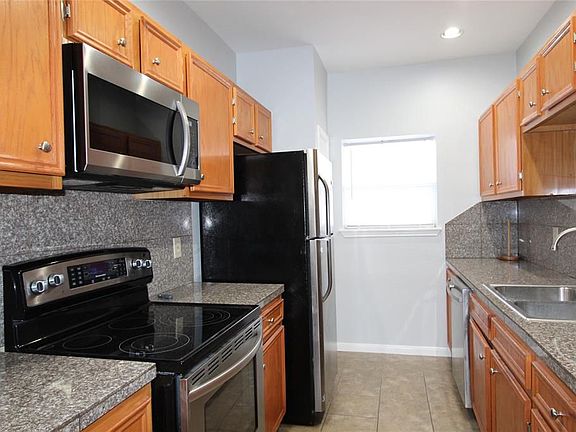 2nd image of 3002 Holly Hall St