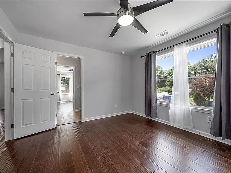 146 Clay St SE — Photo 14