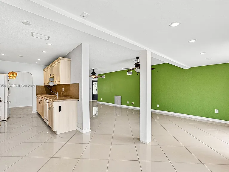 2832 NW 10th Ave — Photo 11