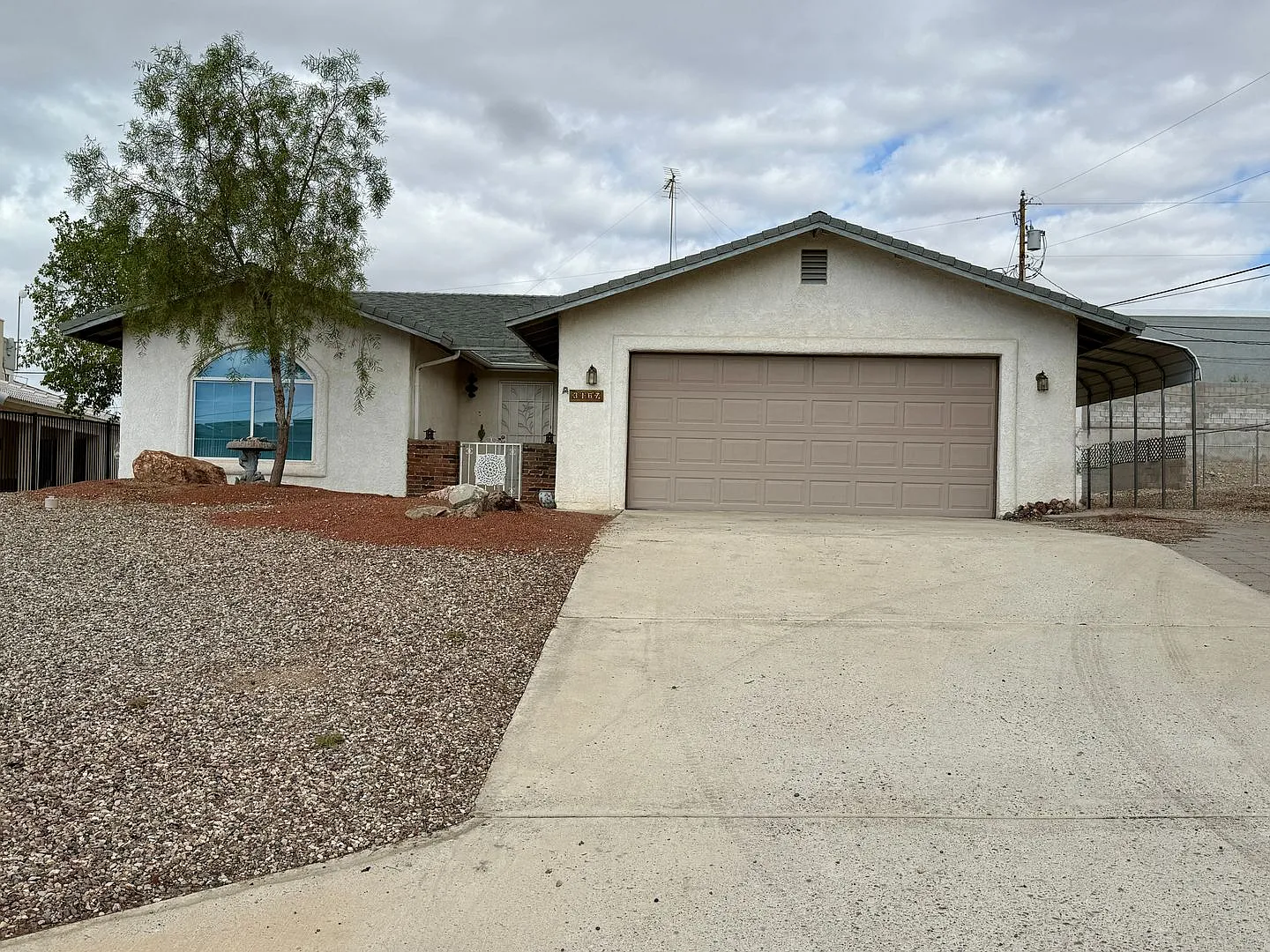 Long term - unfurnished - RV parking - Recently updated — Photo 2