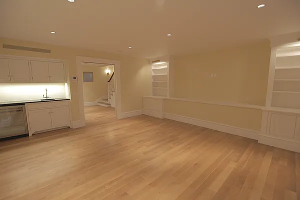 Rented by Gold & Appel Realty Corp | media 30