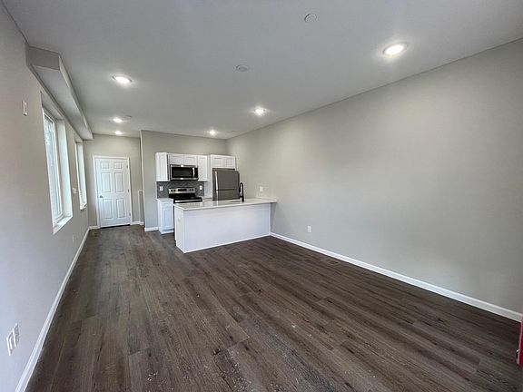 5th image of 1228 N Marshall St #1F