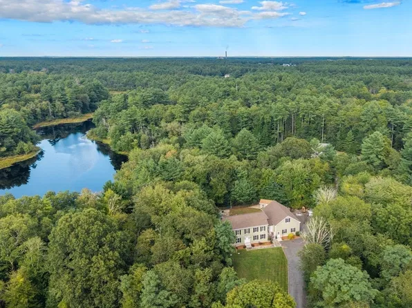 698 Walnut Plain Rd, Rochester, MA 02770