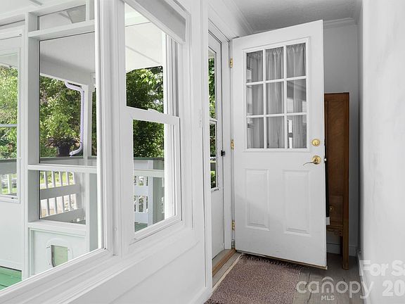 5th image of 389 Rollins Rd