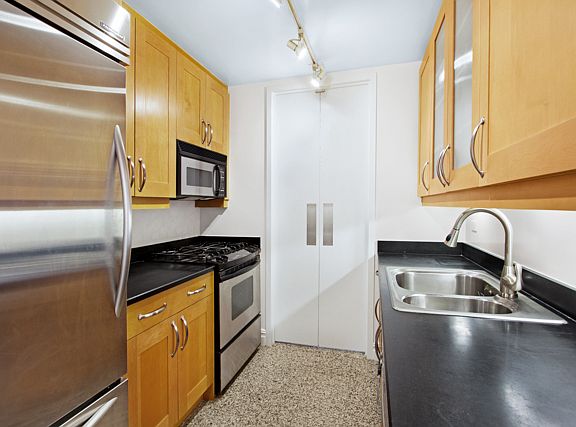 5th image of 401 E 60th St APT 21C