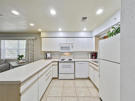 3rd image of 400 E Rockford Dr APT 104