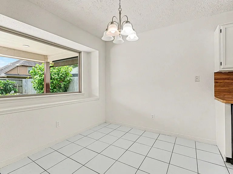 2909 Forest Hills Dr — Photo 9
