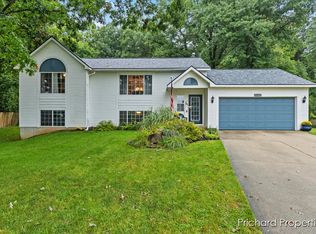 1441 Hollow Ridge Dr NE, Rockford, MI 49341