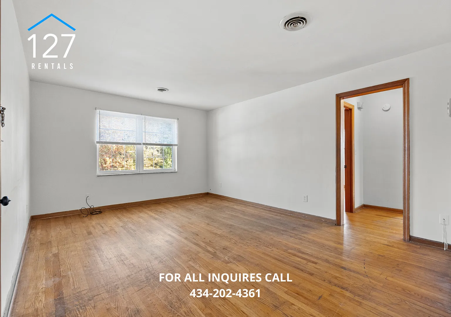 2 Bedroom Apartment in Great Location — Photo 1