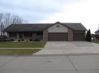 805 Valley Ct, Center Point, IA 52213