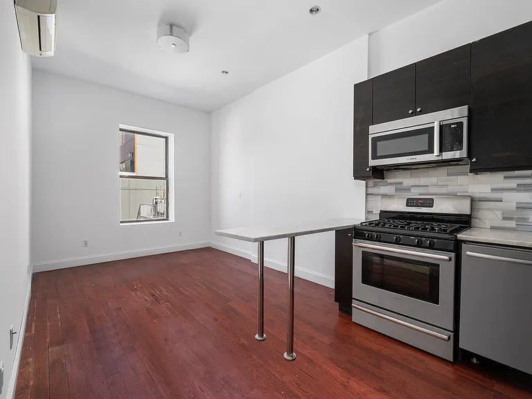 2032 5th Ave #4A — Photo 2