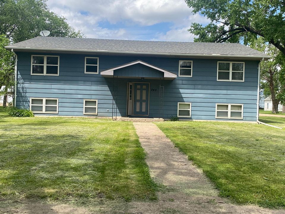 240 Hubbard St E Carthage SD | Zillow