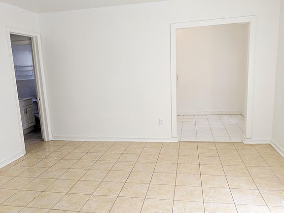4th image of 965 Biarritz Dr
