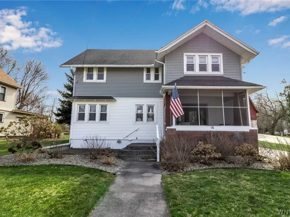 16 Munger St, Bergen, NY 14416