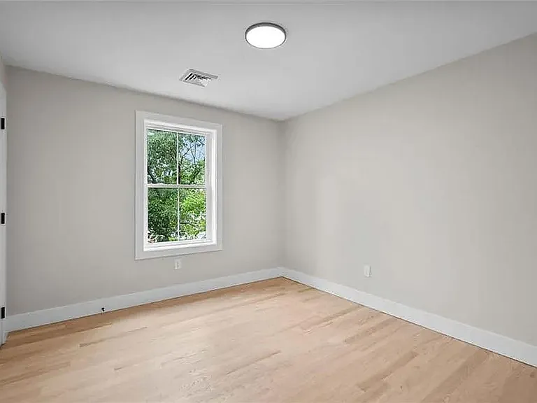 3 bed, 1200 sqft, $2,800 — Photo 4