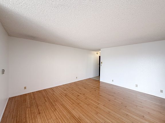 3rd image of 1120 S Leland St #3