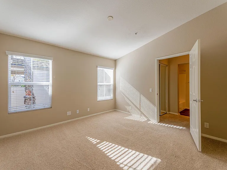 Laurel Canyon Apartment Homes — Photo 45
