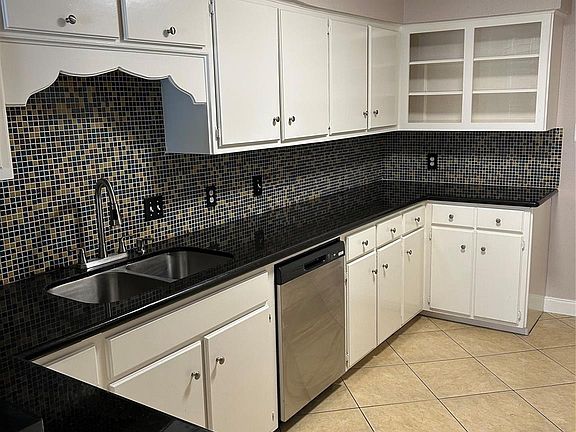 4th image of 20333 Fieldtree Dr