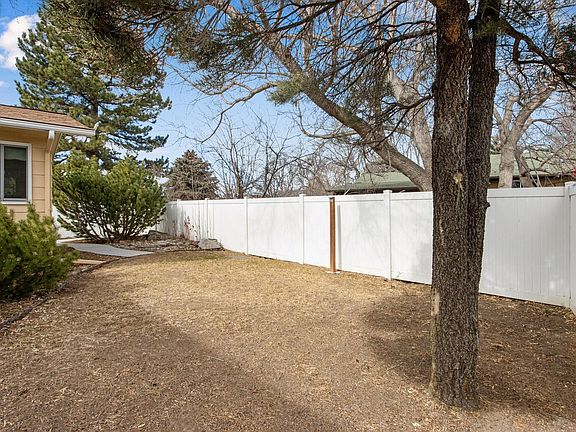 4th image of 300 Ruth St