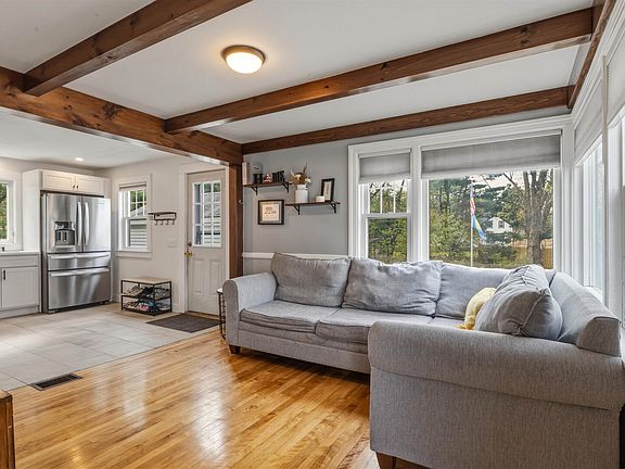3rd image of 175 Derry Road