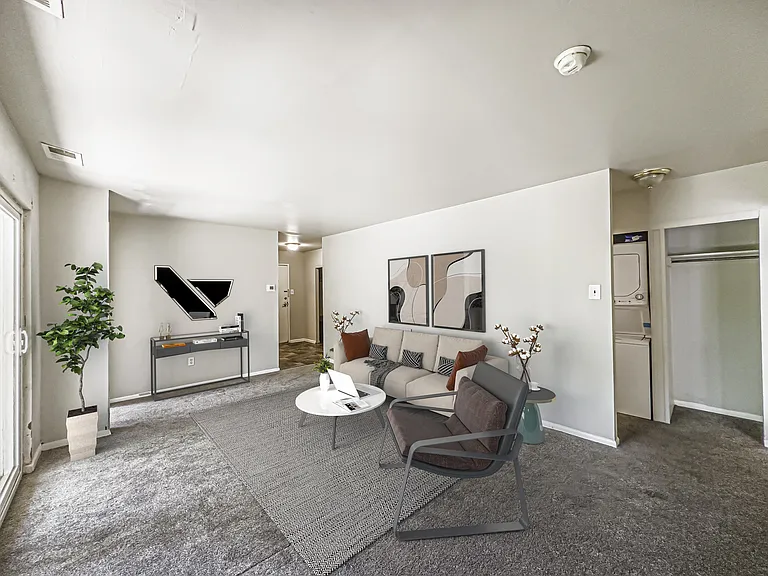 Creekside Apartments — Photo 8