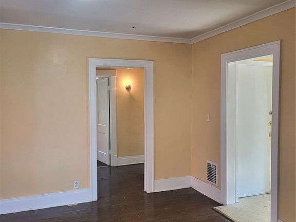 5th image of 84 Shirley Ave Unit 1